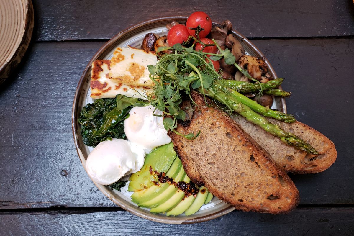 Poached Eggs on Asparagus Toast
